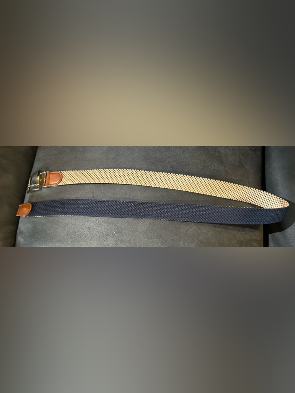 Tommy Bahama Size 38-40
Dual-Tone Navy and Cream Woven Men’s Belt.